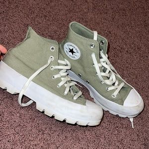 Woman’s platform high top olive green converse, Size 8 woman’s.